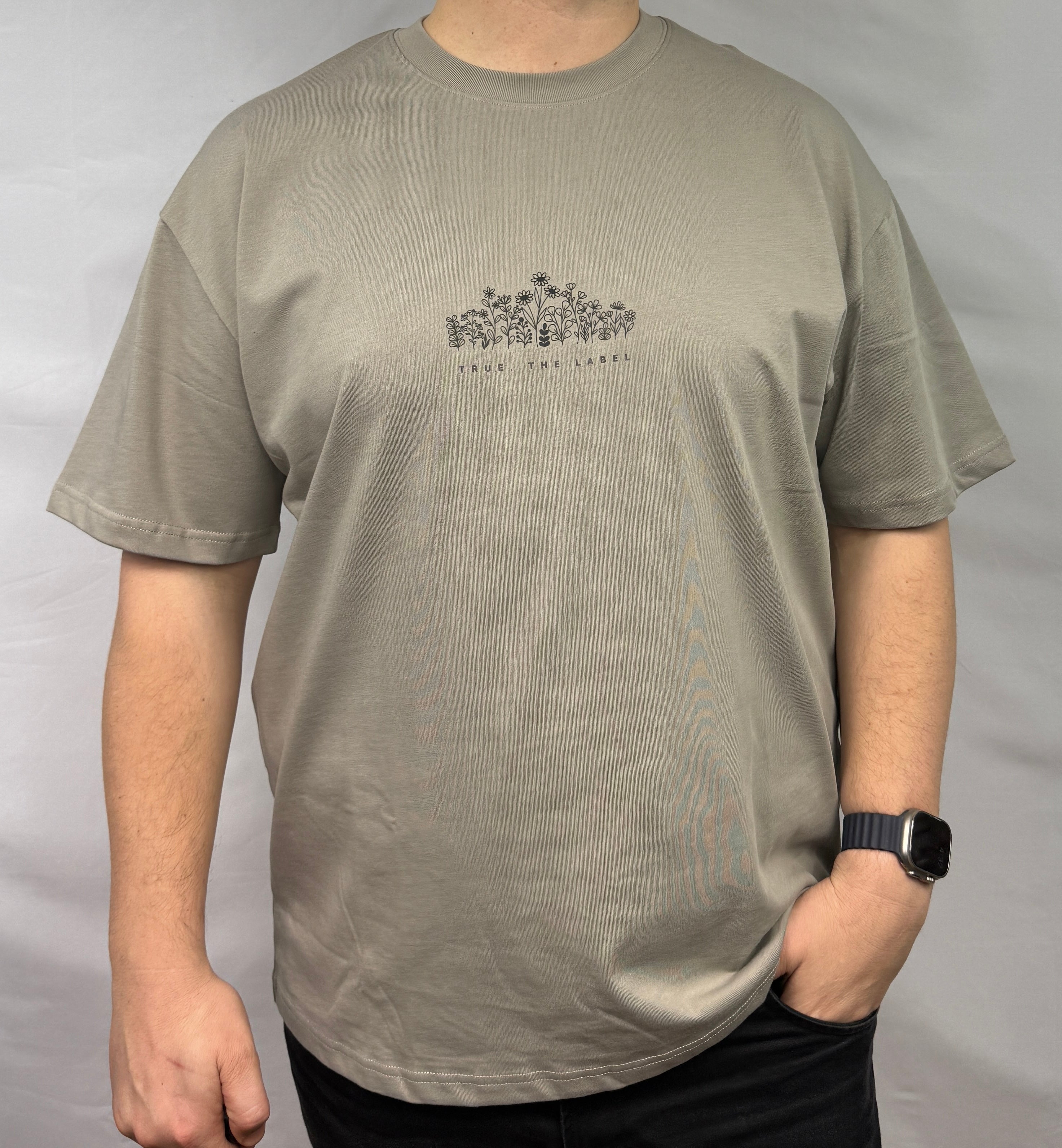 Classic Fit True. the Label Flower Design Tee