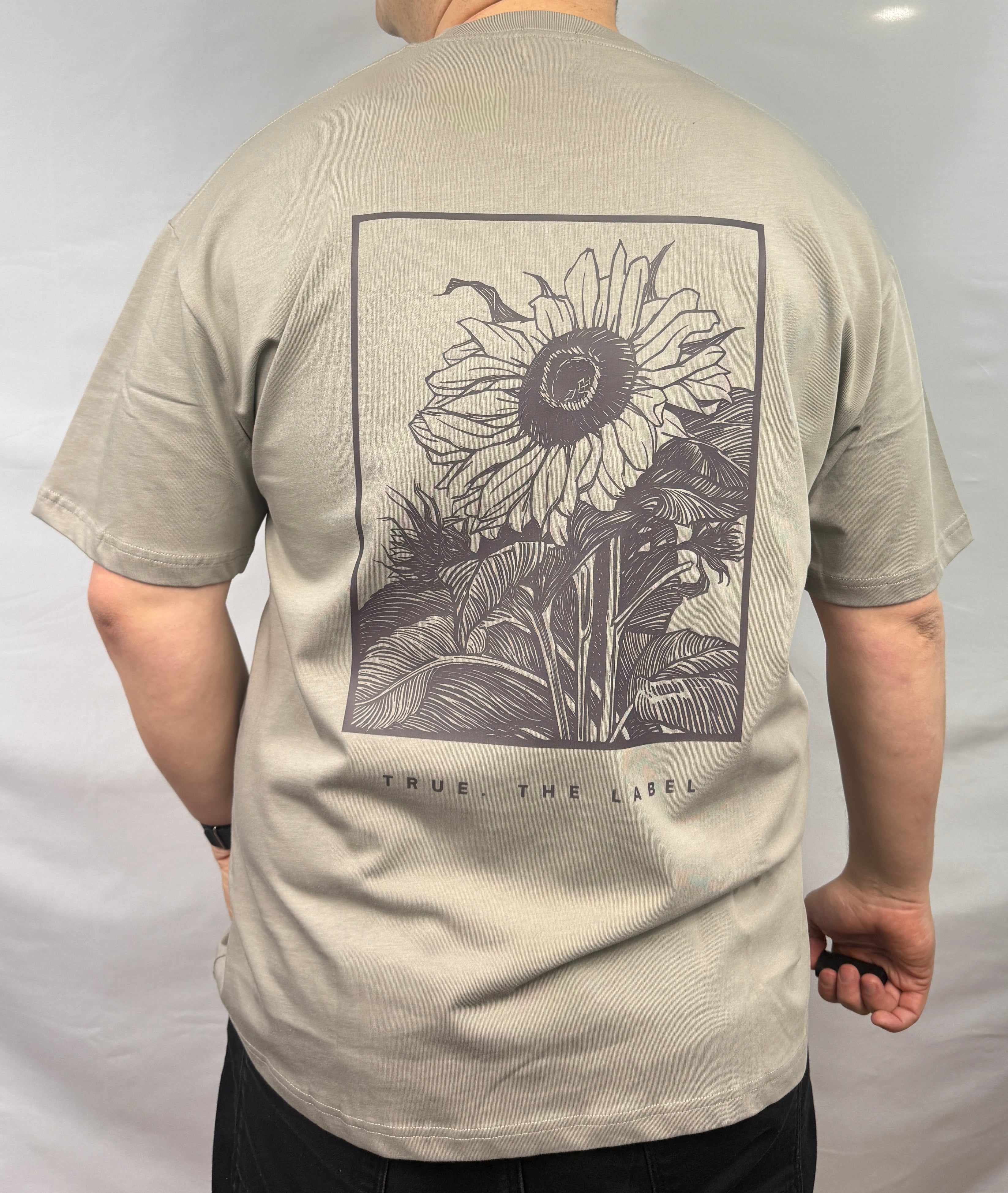 Classic Fit True. the Label Flower Design Tee