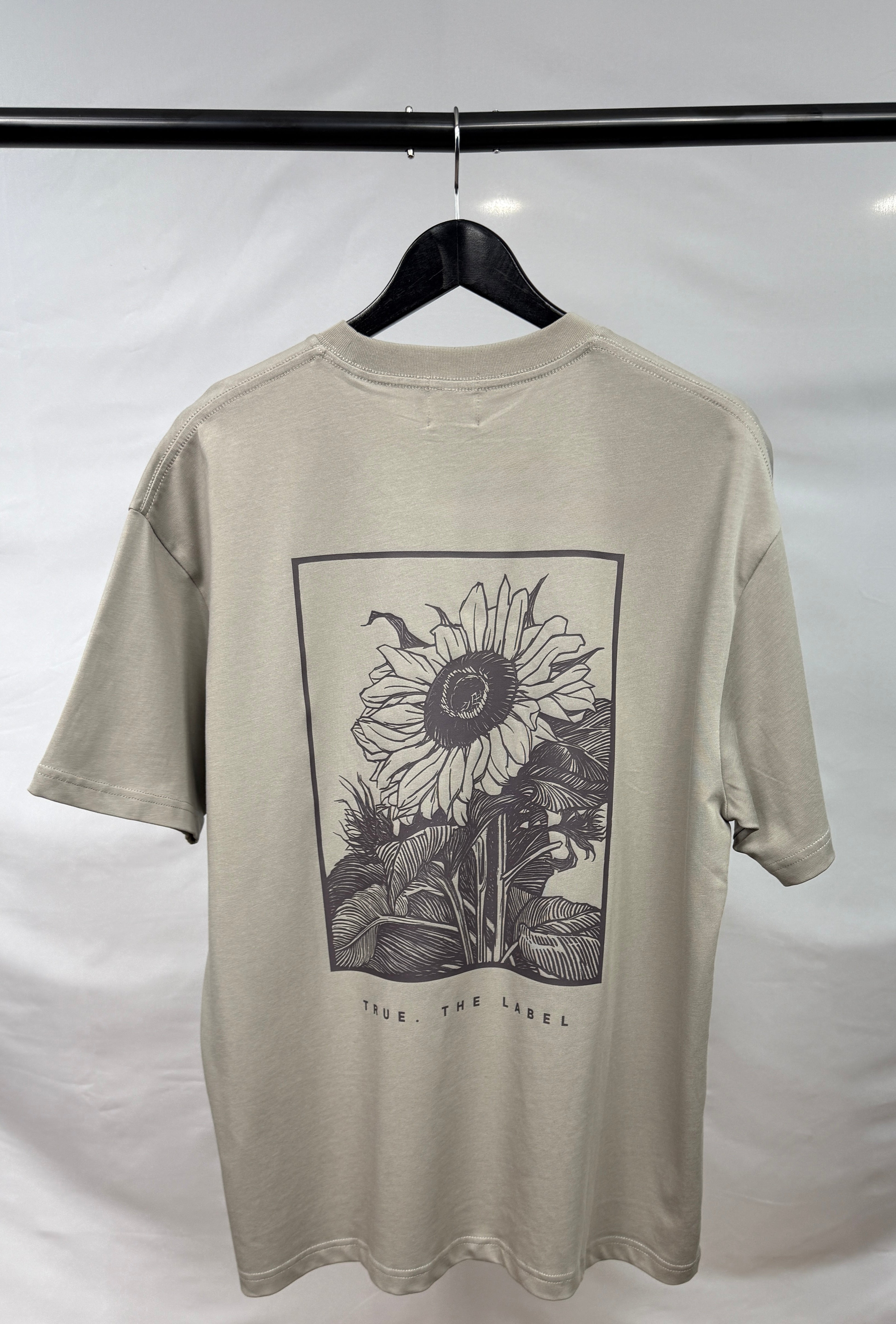 Classic Fit True. the Label Flower Design Tee
